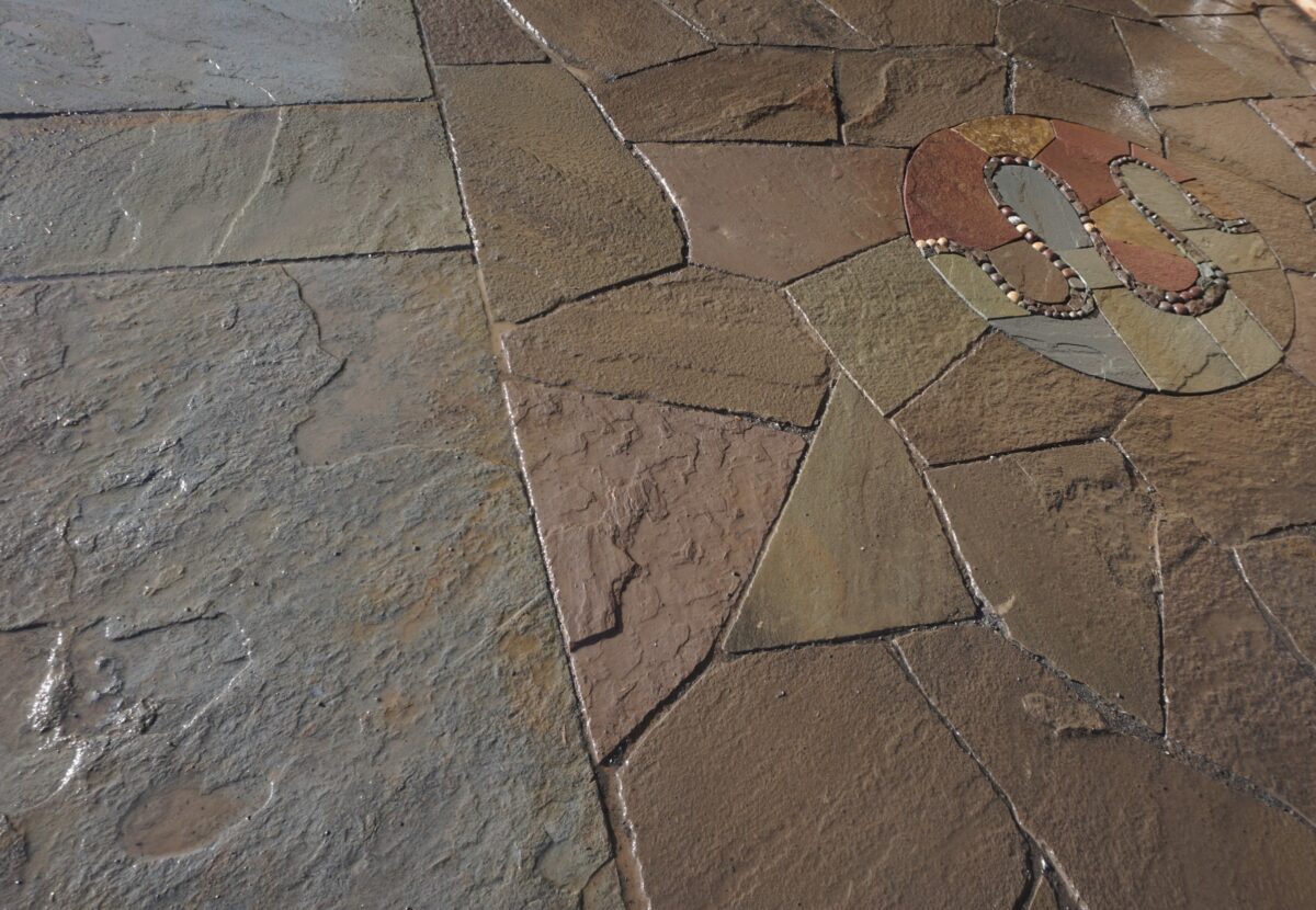 clean gravel or foundation with fines for flagstone