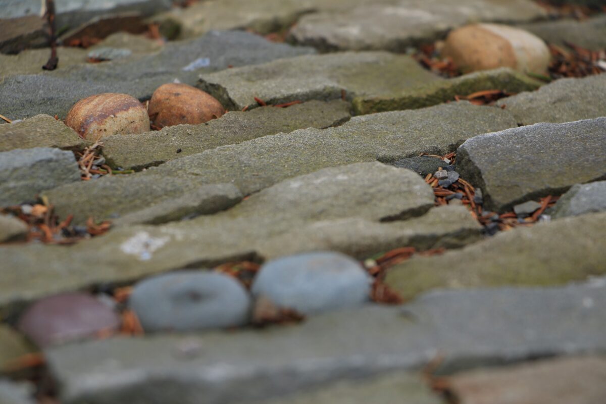 dots stone art
